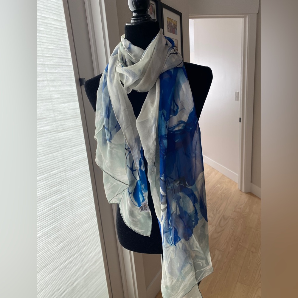 Floral Elizabetta silk shawl in blues and white